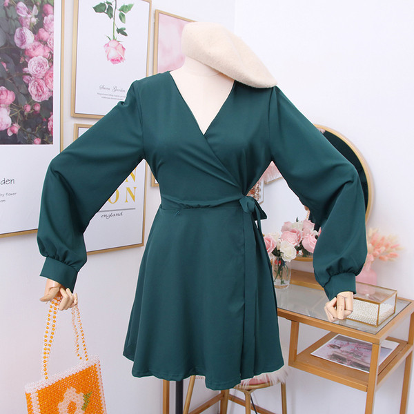 Modern női ruha V-nyakú és hosszú ujjú - szabású modell több színben