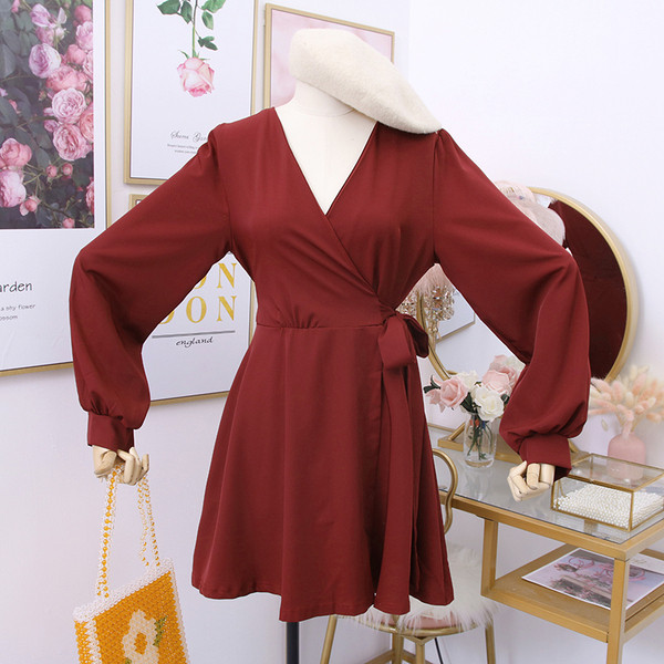 Modern női ruha V-nyakú és hosszú ujjú - szabású modell több színben