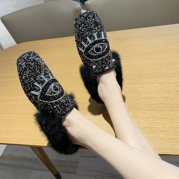 Kövekkel és pehelyszínnel díszített modern női mokaszinok, két színben