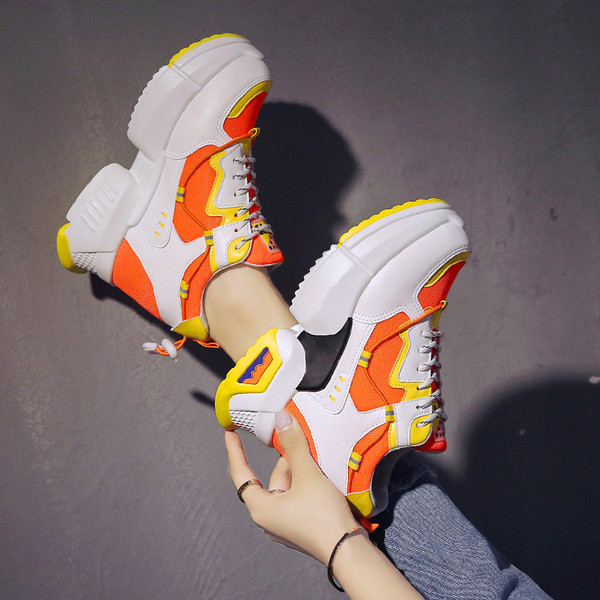 Modern női színes tornacipő durva talppal