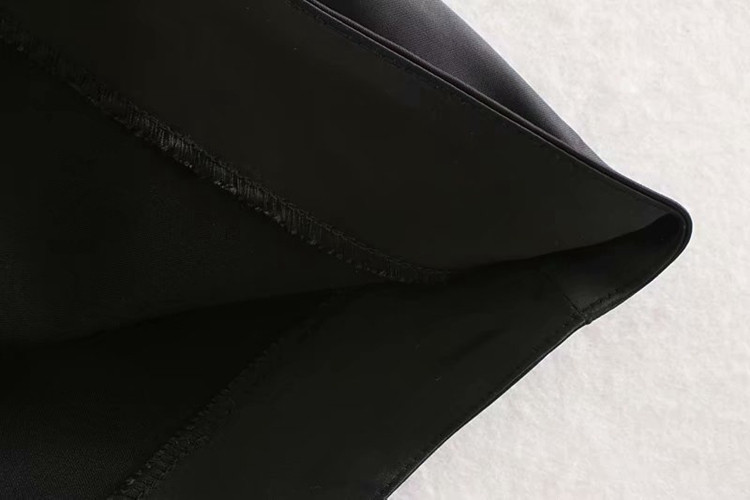 Fekete színű rövid női szoknya - szabású modell