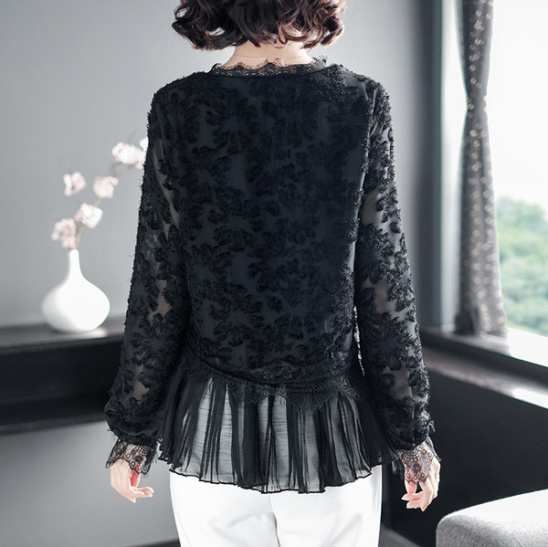 Modern női blúz fekete színben, gyöngyökkel és O-nyakkal