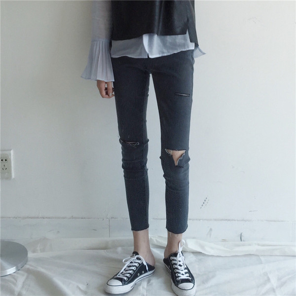 Alkalmi női farmer Karcsú modell magas derékkal, szakadt motívumokkal