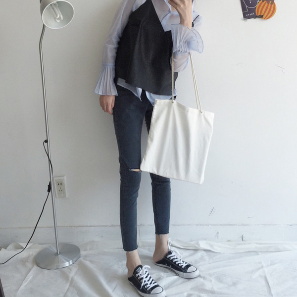 Alkalmi női farmer Karcsú modell magas derékkal, szakadt motívumokkal