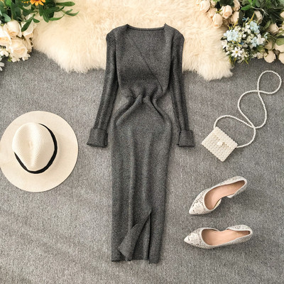 Stílusos női ruha V-nyakú, karcsú modell több színben