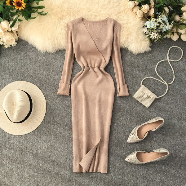 Stílusos női ruha V-nyakú, karcsú modell több színben