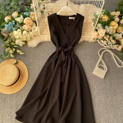 Női ruha övvel és spitz nyakkivágással több színben