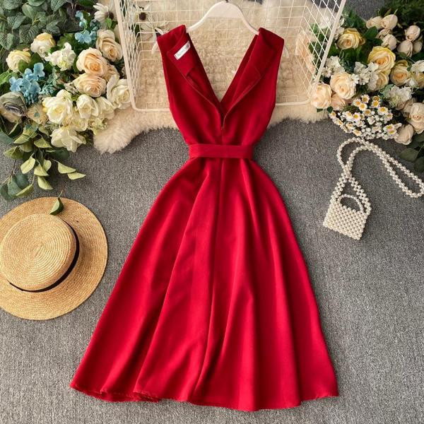 Női ruha övvel és spitz nyakkivágással több színben