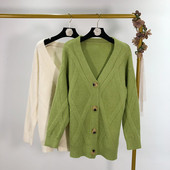 Női mellény spitz nyakkivágással, fehér és zöld színben