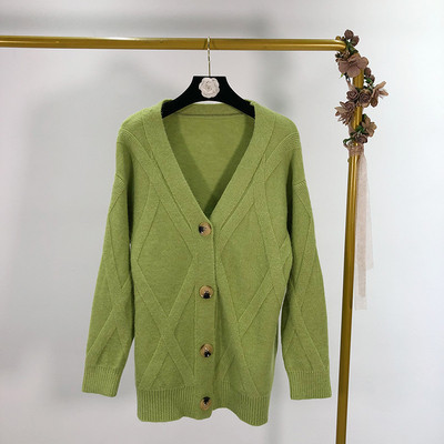 Női mellény spitz nyakkivágással, fehér és zöld színben