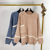 Széles női pulóver zsebbel, két színben