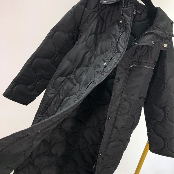 Hosszú női kabát fekete színben gombokkal - széles modell