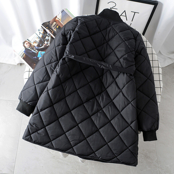 Modern női hosszú kabát fűzővel és magas gallérral, két színben