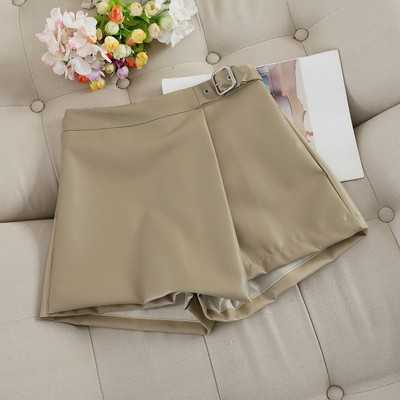 Bőr rövidnadrág magas derékkal, fém csattal több színben