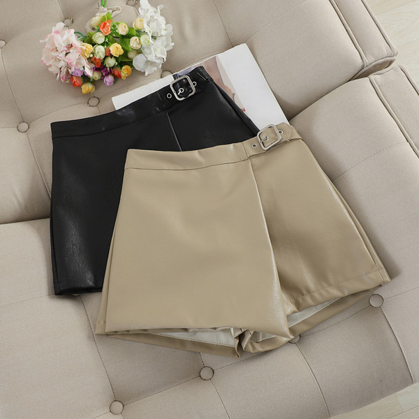 Bőr rövidnadrág magas derékkal, fém csattal több színben