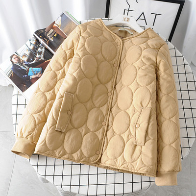 Női alkalmi kabát széles modell zsebbel és gombokkal, három színben