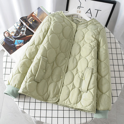 Női alkalmi kabát széles modell zsebbel és gombokkal, három színben