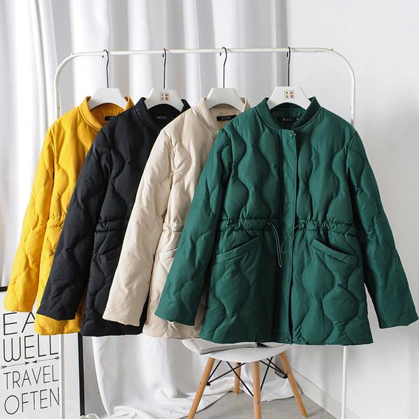 Modern női hosszú kabát zsebbel és nyakkendővel több színben