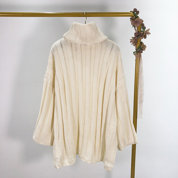 Hosszú és széles női pulóver pólógallérral, bézs színben