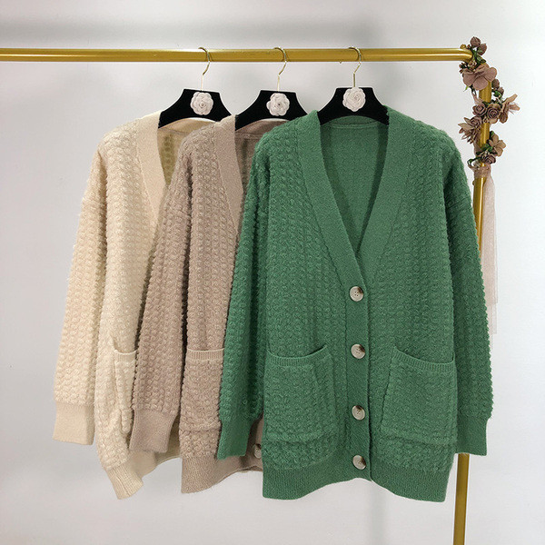 Hosszú alkalmi mellény mély nyakkivágással és gombokkal három színben