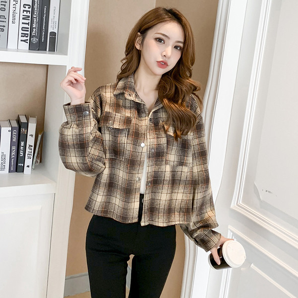 Palton scurt, modern, în carouri, în două culori