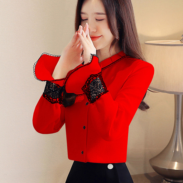 Cămașă de damă actuală în trei culori cu dantelă și mâneci lotus