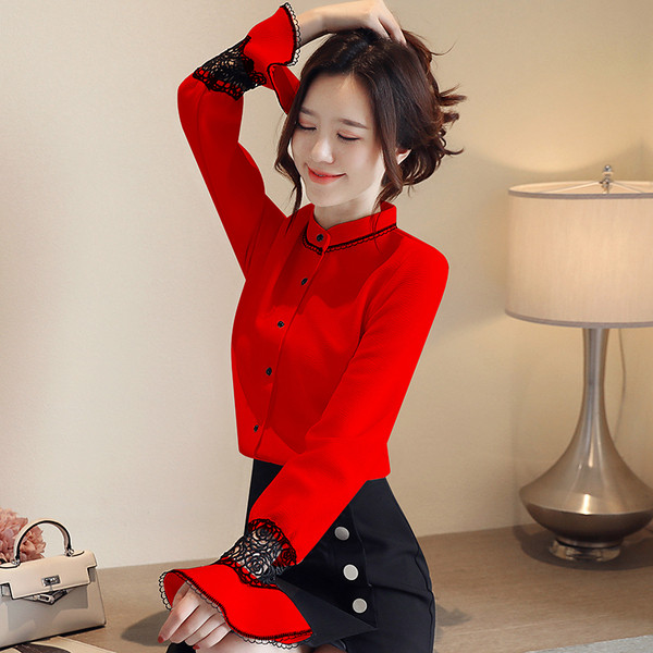 Cămașă de damă actuală în trei culori cu dantelă și mâneci lotus