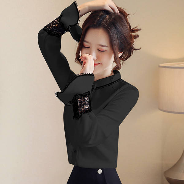 Cămașă de damă actuală în trei culori cu dantelă și mâneci lotus