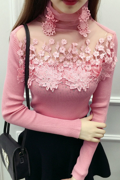 Stílusos női testhezálló blúz tüll gallérral és csipke elemekkel