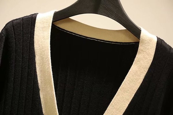 Lezser női kardigán gombbal és zsebekkel fekete színben