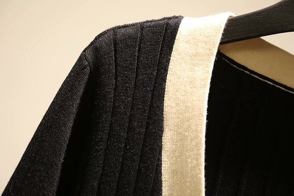 Lezser női kardigán gombbal és zsebekkel fekete színben