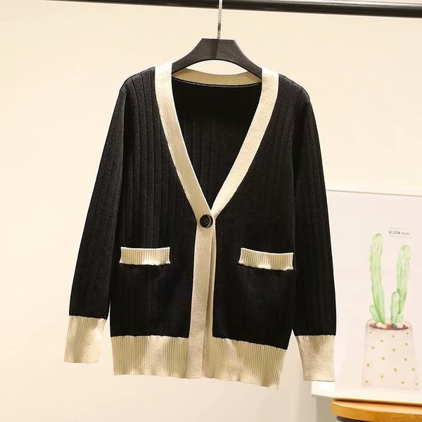 Lezser női kardigán gombbal és zsebekkel fekete színben