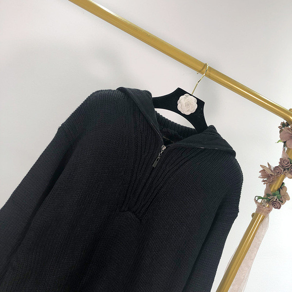 Hosszú és széles sportpulóver fekete cipzárral