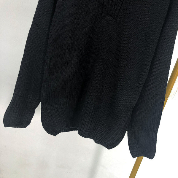 Hosszú és széles sportpulóver fekete cipzárral