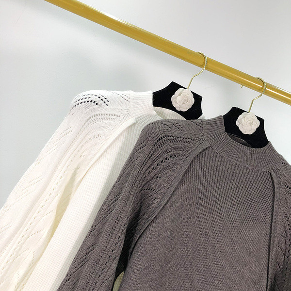 Női alkalmi pulóver fehér és szürke színben