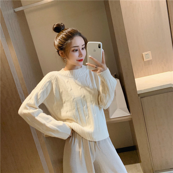 Széles női pulóver fehér, kék és zöld színekben