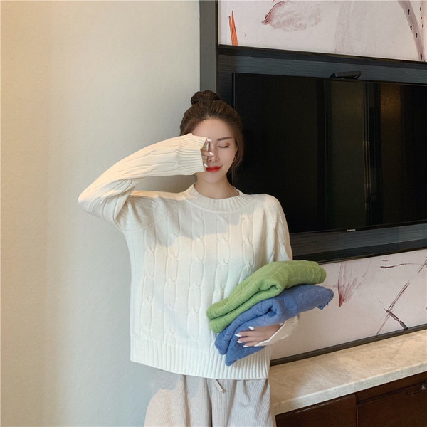 Széles női pulóver fehér, kék és zöld színekben