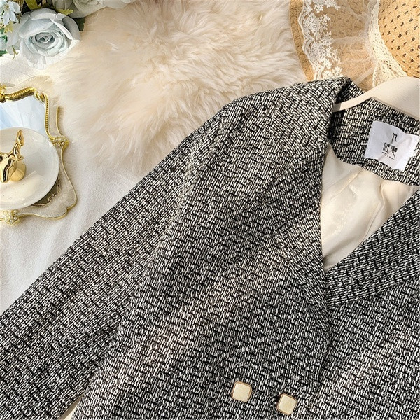 Rövid női kabát fekete és sárga színben