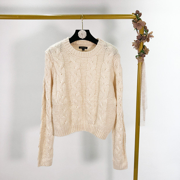 Pulover de dama la moda in bej cu decolteu oval si maneci lungi