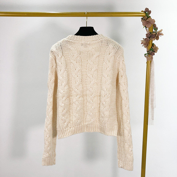 Pulover de dama la moda in bej cu decolteu oval si maneci lungi