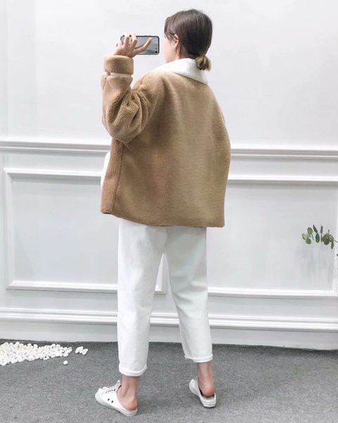 Nagy méretű női rövid kabát zsebbel és gombokkal, három színben