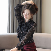 Modern női ing fekete színben virágos motívumokkal