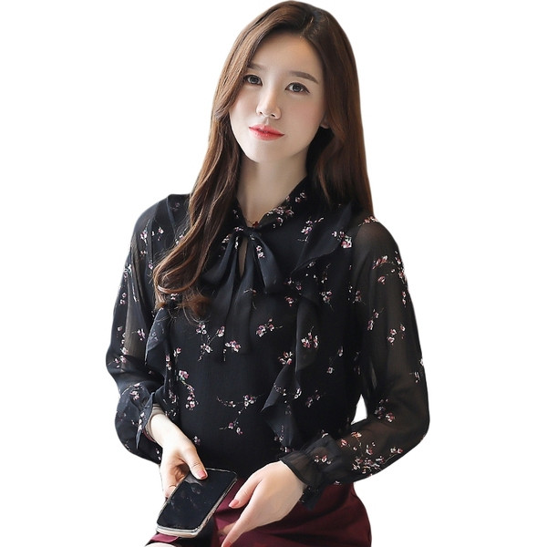 Modern női ing fekete színben virágos motívumokkal