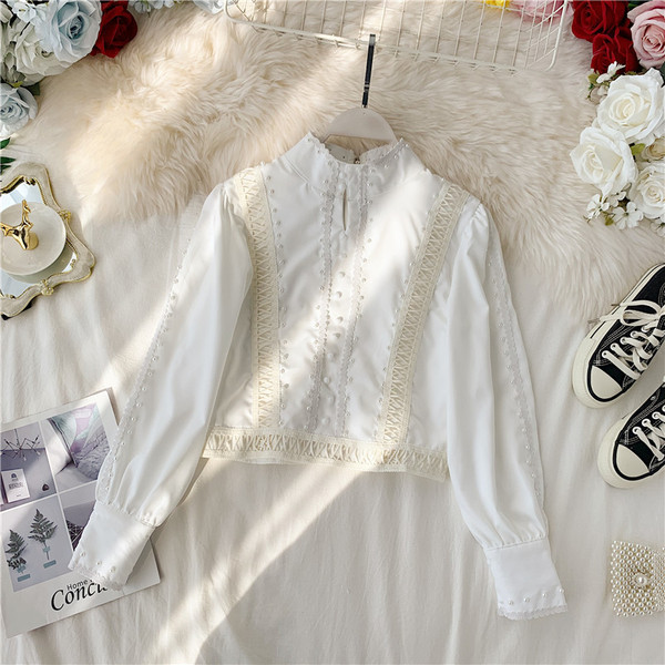 Stílusos női ing fehér gyöngyökkel