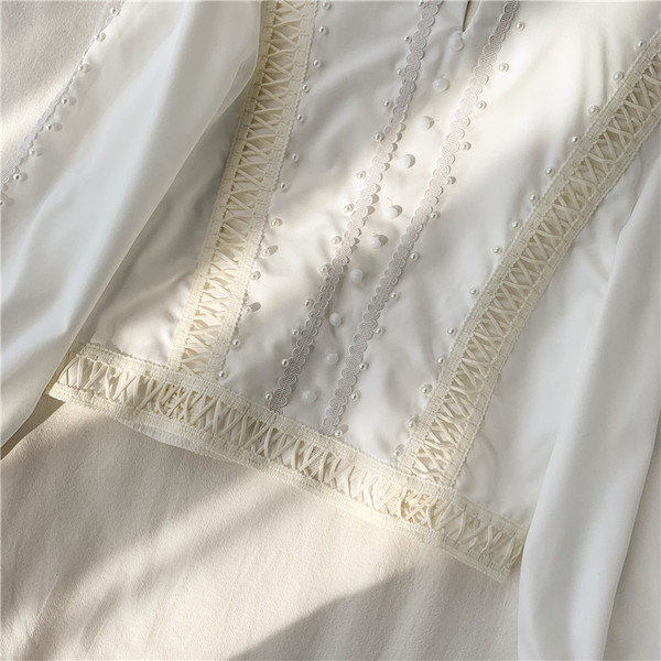 Stílusos női ing fehér gyöngyökkel