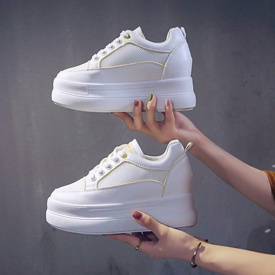 Alkalmi női tornacipő magas, lapos talppal, fehér színben