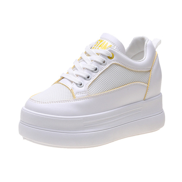 Alkalmi női tornacipő magas, lapos talppal, fehér színben