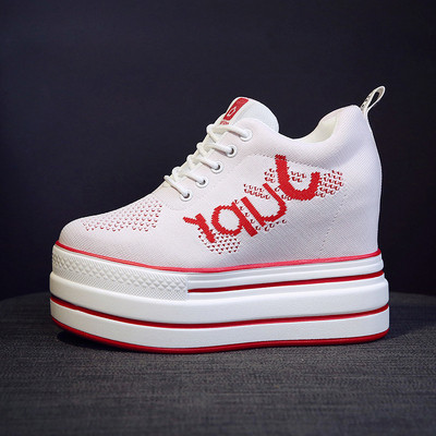 Női tornacipő hálóval, piros-fehér színes felirattal