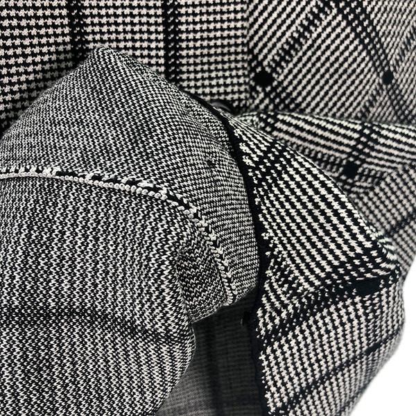 Kockás szoknya gumírozott derékkal és gombokkal