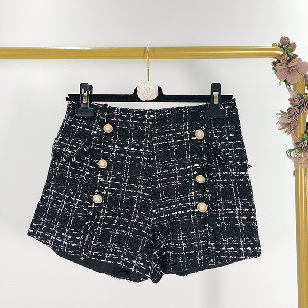 Fekete kockás rövidnadrág gombokkal